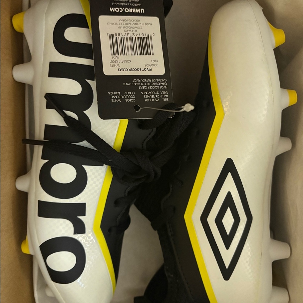 Umbro Black and White Soccer Cleats